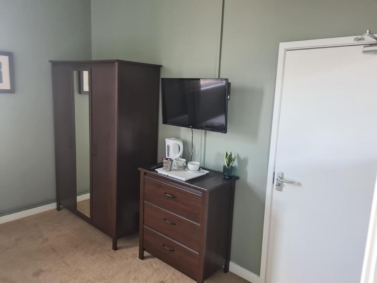 Hen House Otel Cannock Dış mekan fotoğraf